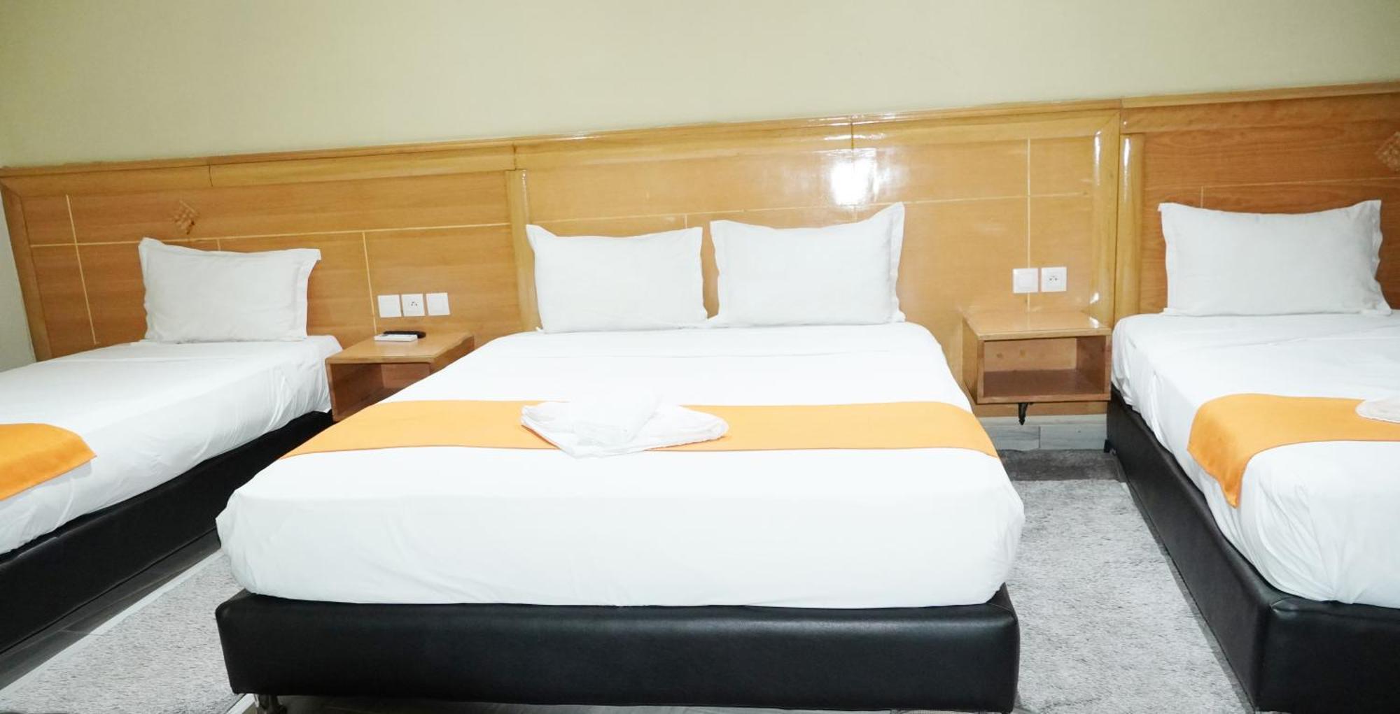 Hotel Golden Flora ベニ・メラル エクステリア 写真